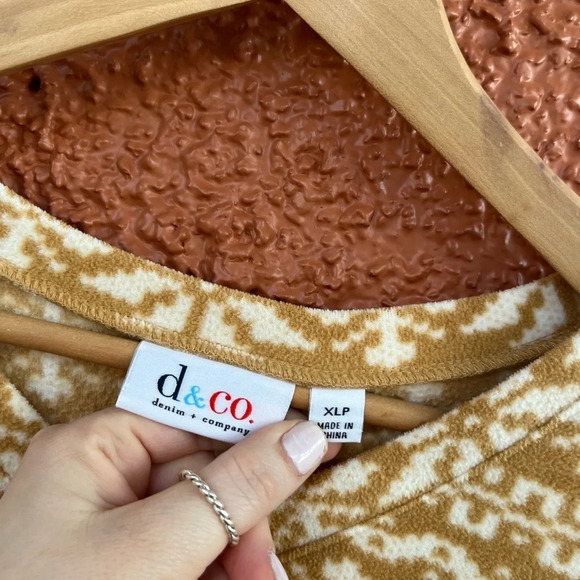 D&Co. Tunic Sweater Women Petite Extra Large Yellow Printed Polar Fleece V-Neck - Picture 2 of 5